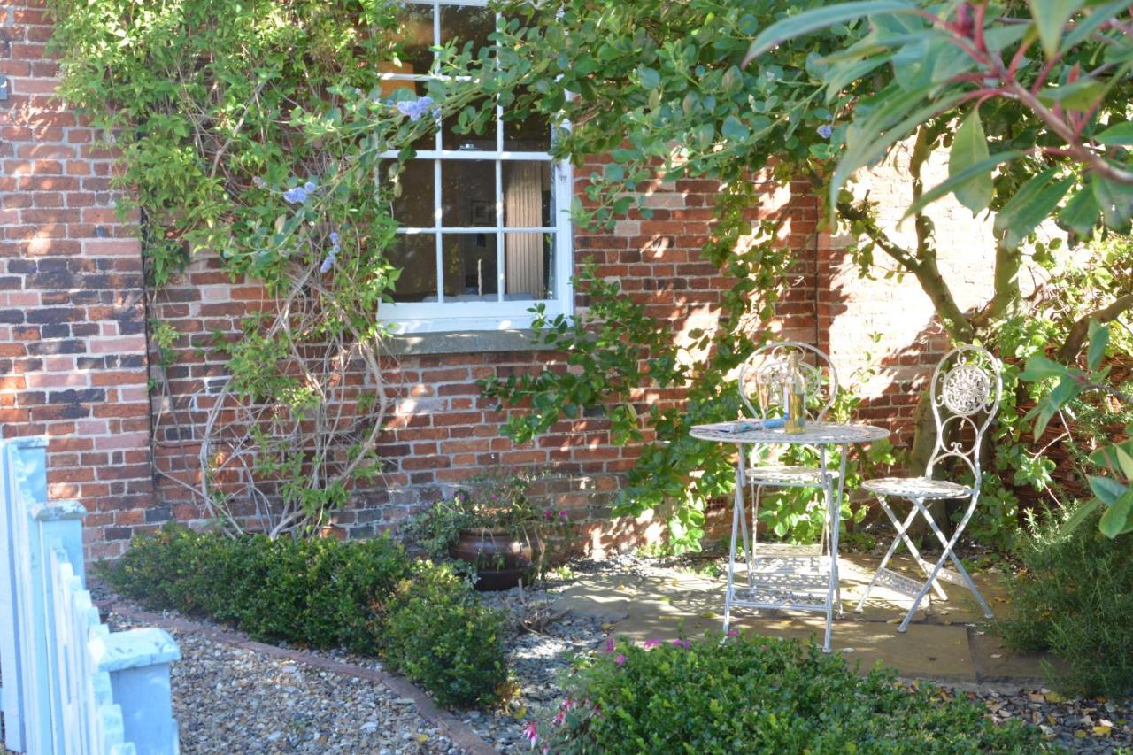Pebble Beach Cottage, Aldeburgh Exteriör bild