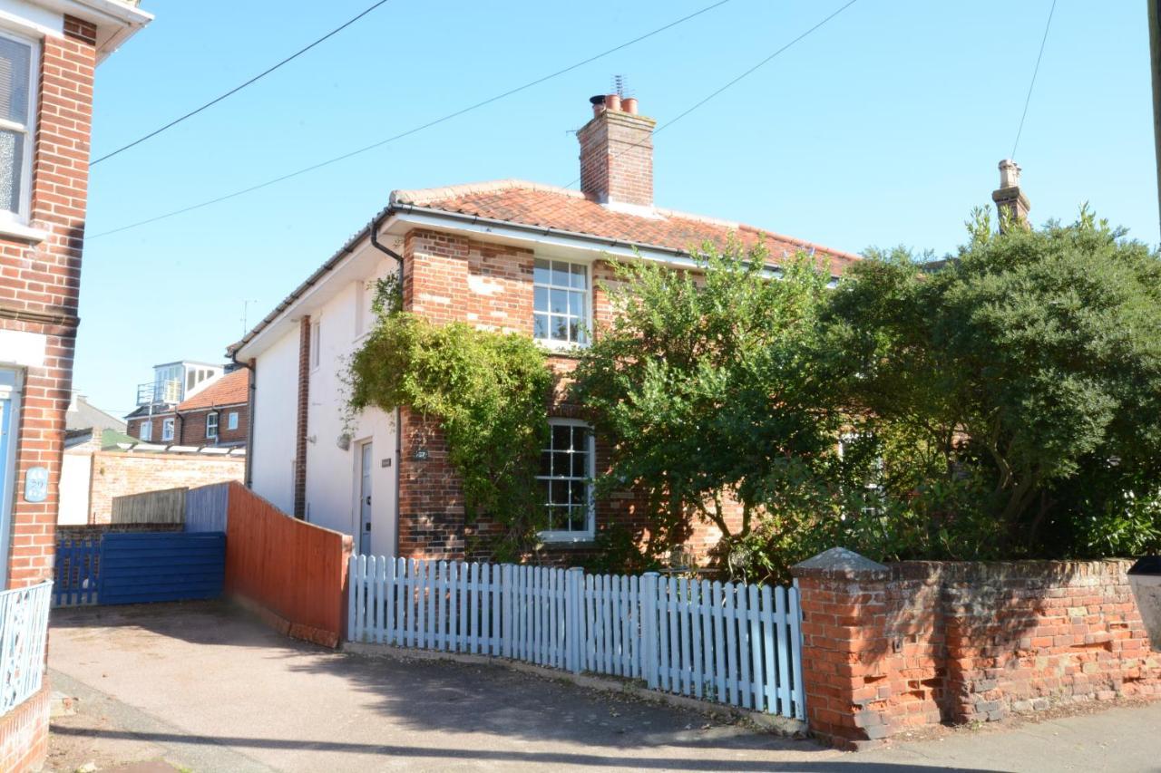 Pebble Beach Cottage, Aldeburgh Exteriör bild