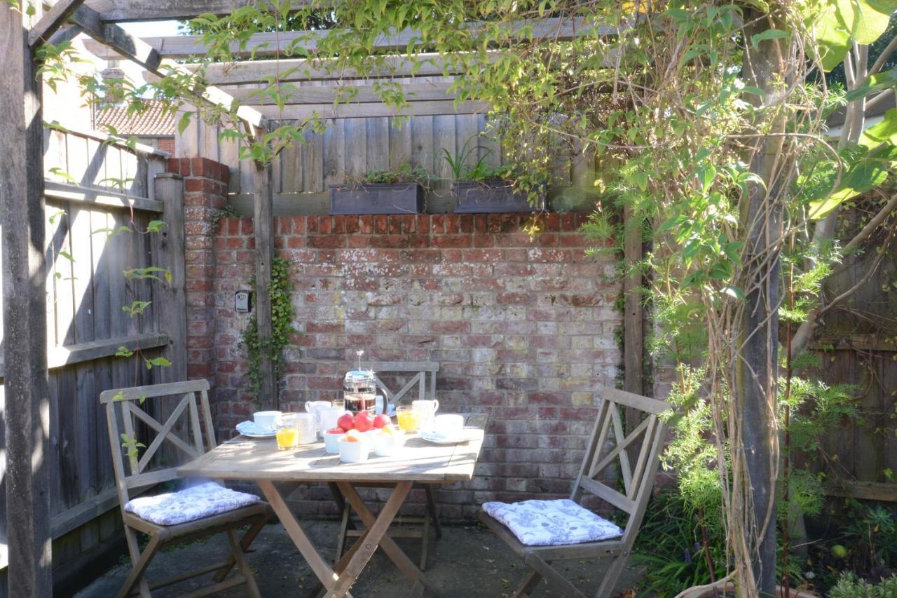 Pebble Beach Cottage, Aldeburgh Exteriör bild